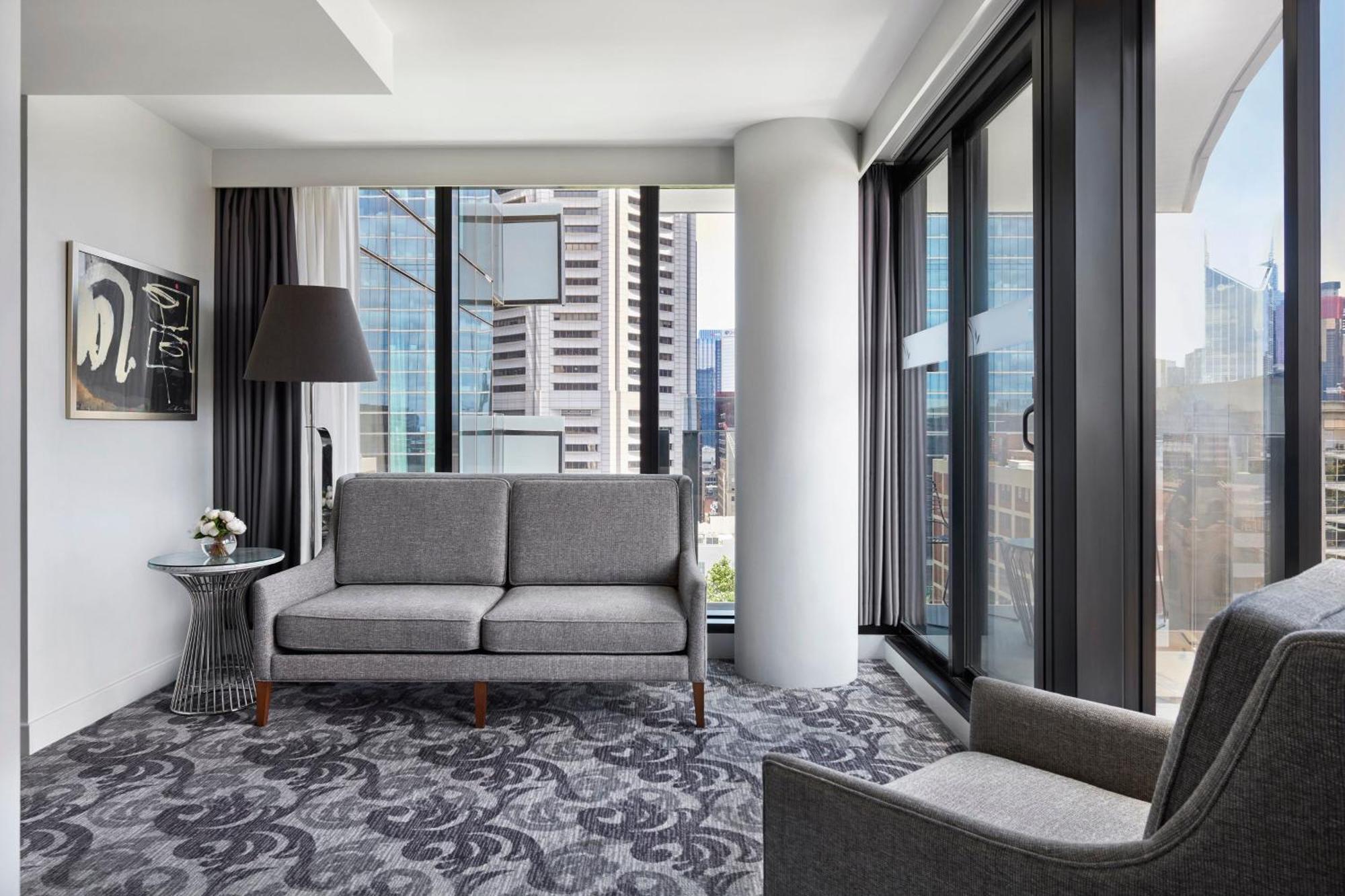 Sheraton Melbourne Hotel Eksteriør billede A living room in a typical apartment