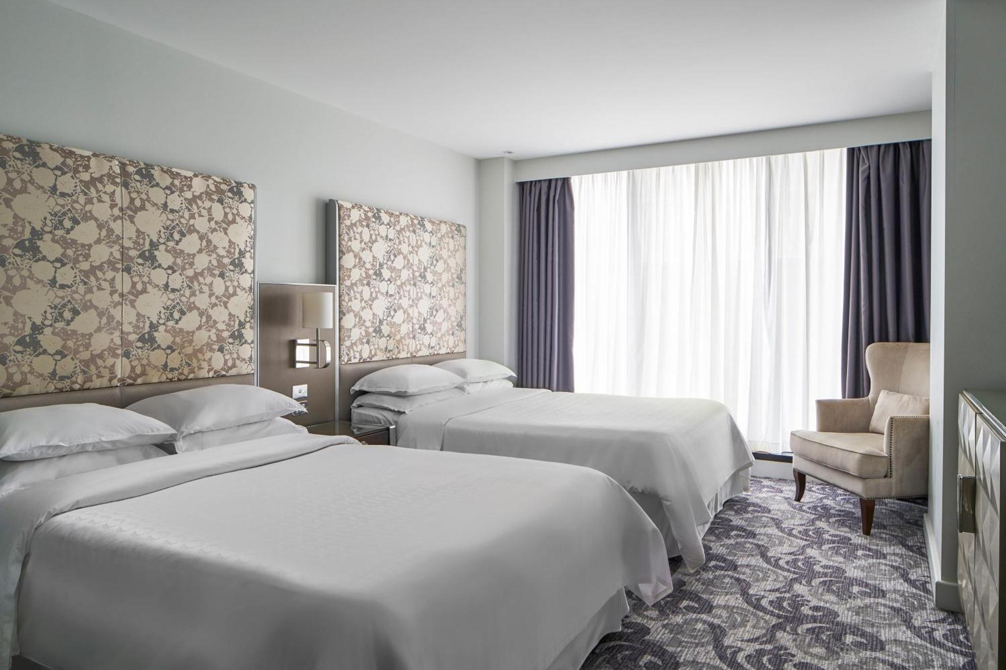 Sheraton Melbourne Hotel Eksteriør billede A guest room at the hotel